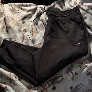 Nike women’s joggers slim